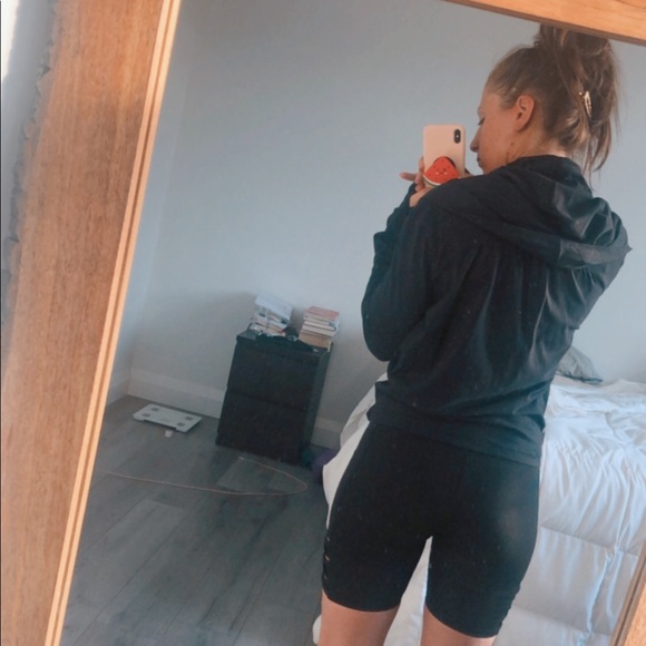 Black Lululemon Wrap Hoody - Picture 3 of 13